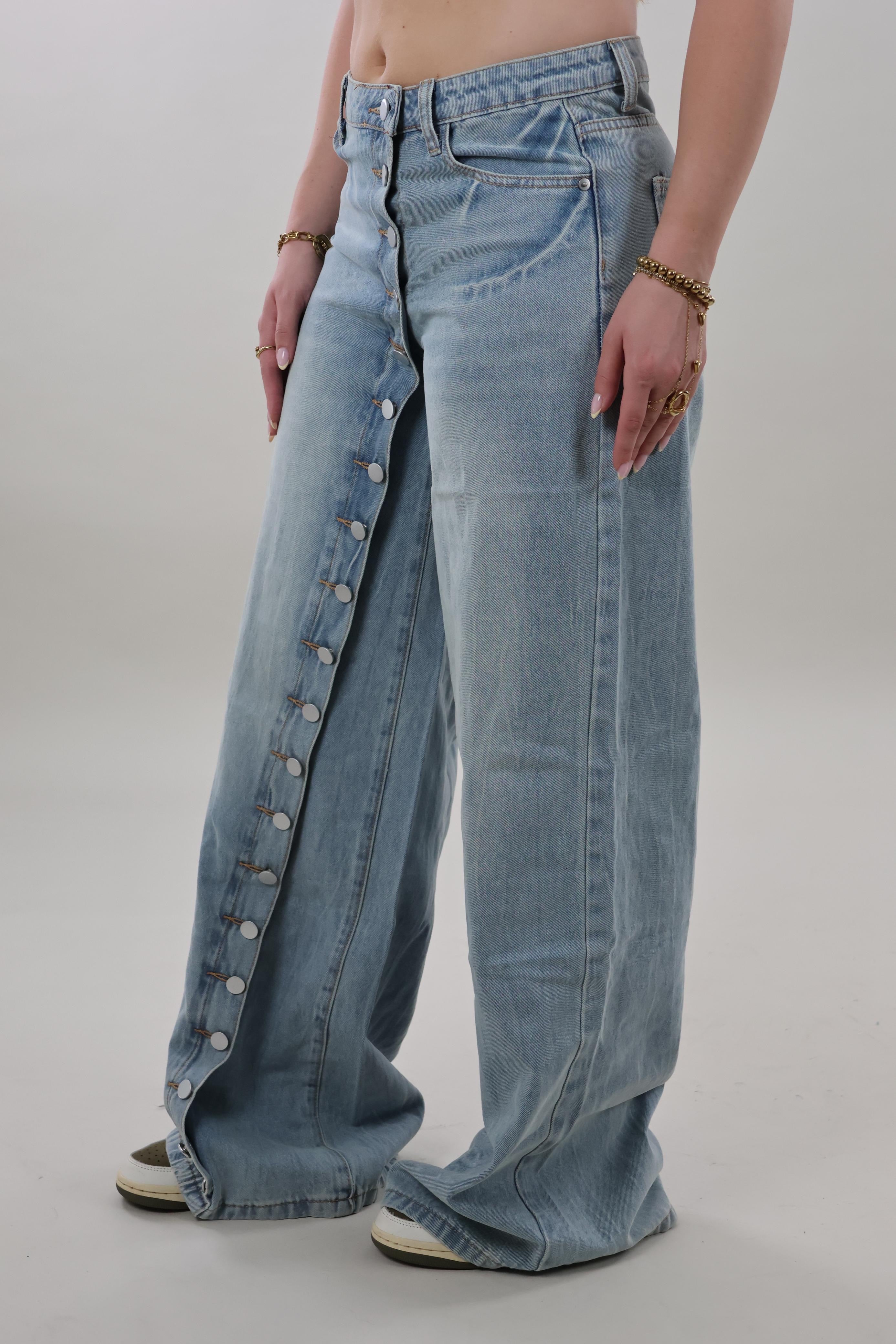 Side button wide leg Jeans - Light washed