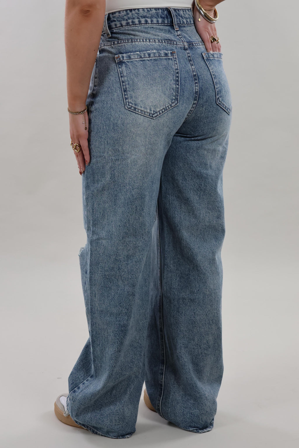 High waist ripped wide leg Jeans - no stretch - Mid washed blue (valt 2 maten kleiner)
