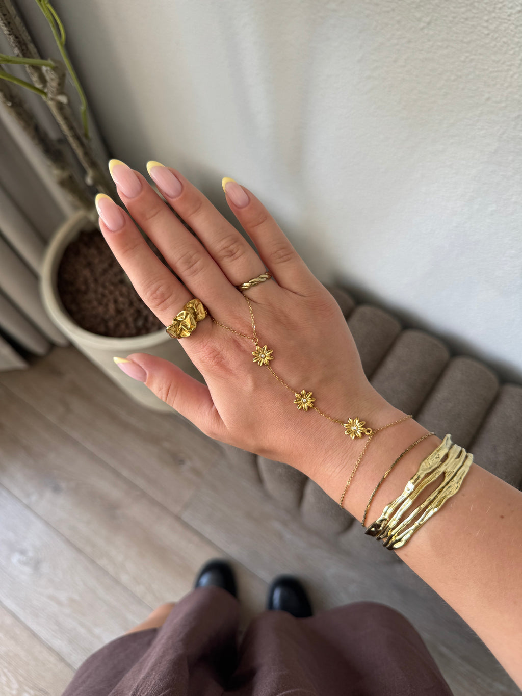 Floral charm hand Chain - Gold