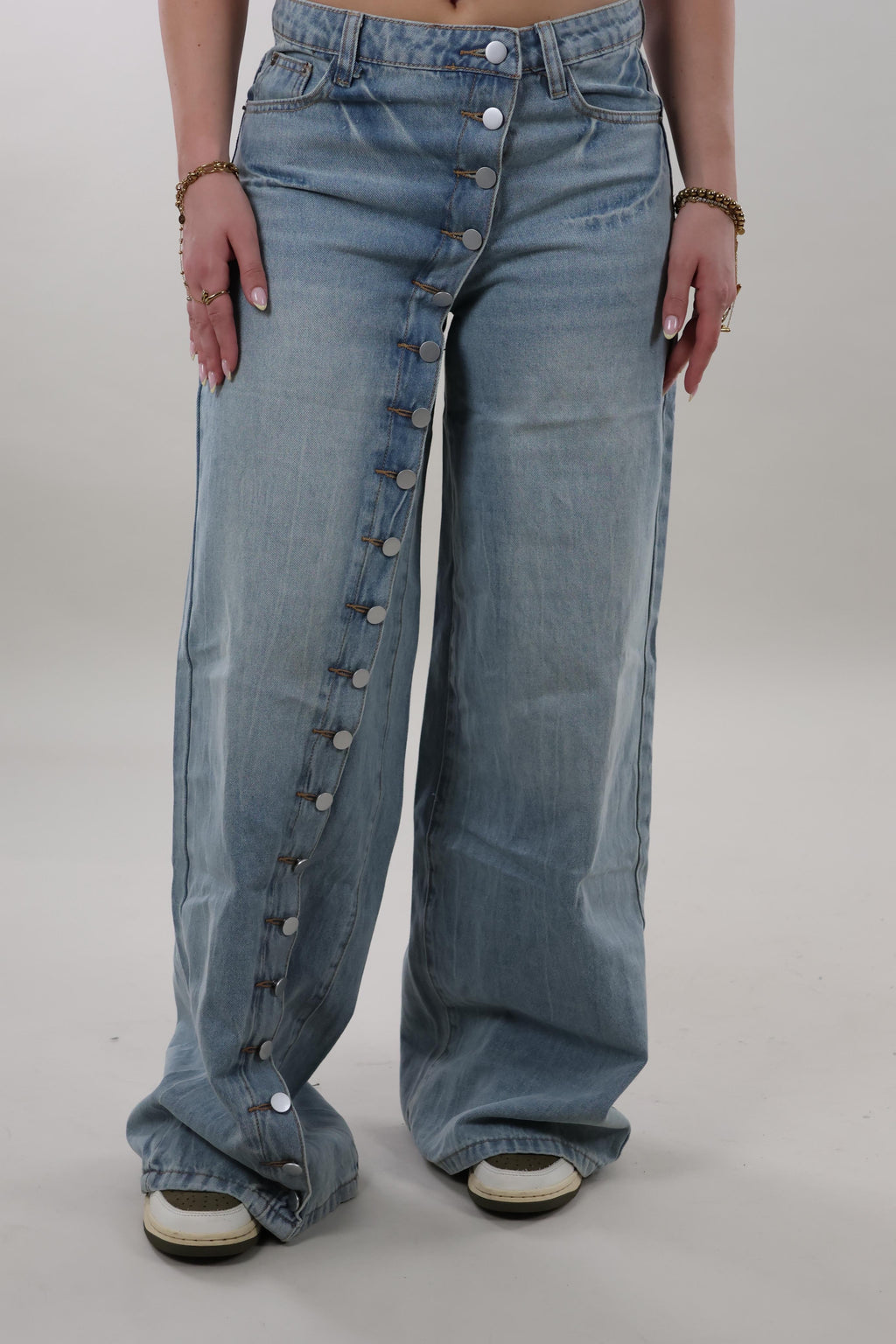 Side button wide leg Jeans - Light washed