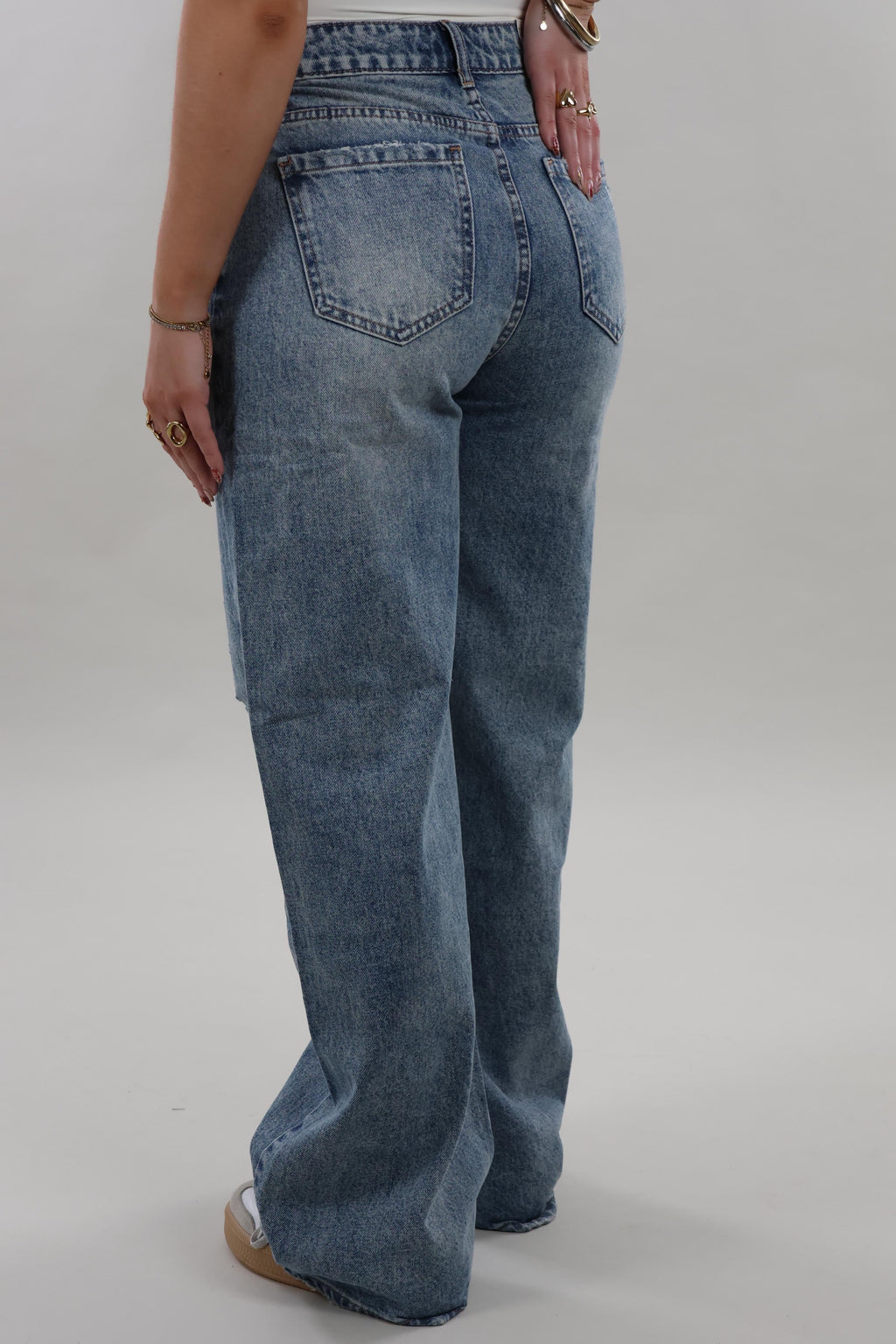 High waist ripped wide leg Jeans - no stretch - Mid washed blue (valt 2 maten kleiner)