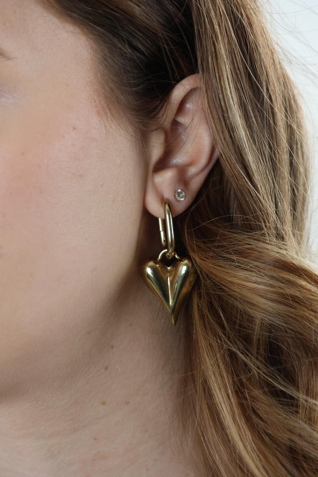 Heart charm hoop Earrings - Gold